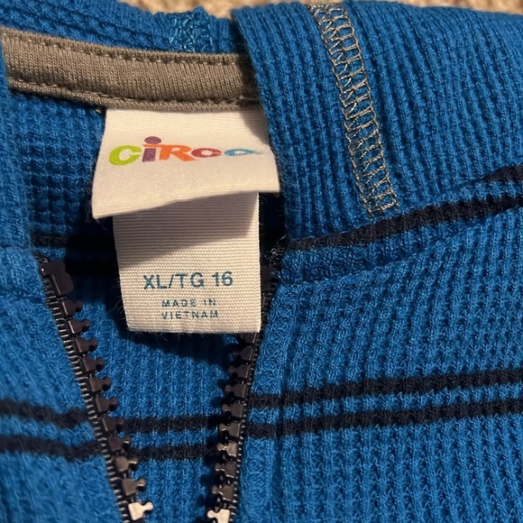 Circo lightweight zip up hoodie - Picture 2 of 3